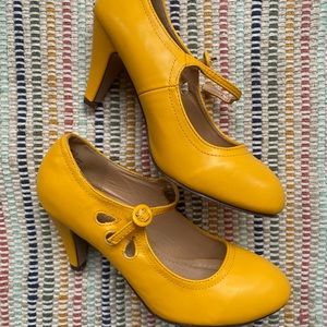 Chase & Chloe Yellow Retro Heels